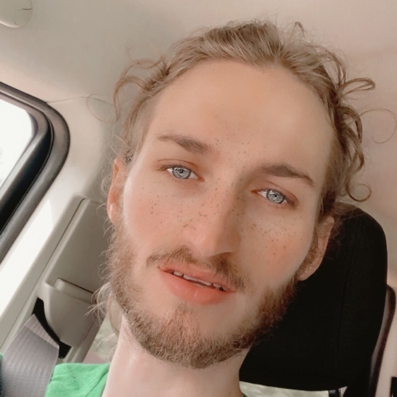 Meet your Posher, Dakota - Picture 1 of 1